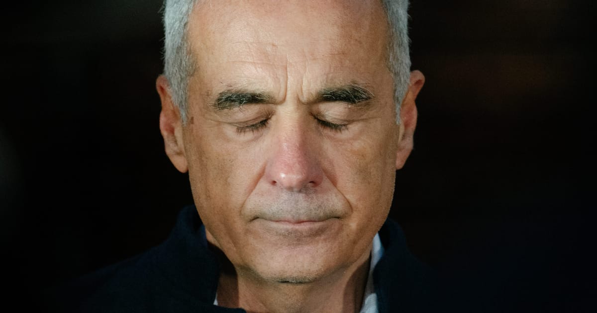 Vestul vrea Al Treilea Razboi Mondial afirma principalul candidat prezidential al Romaniei catre conspiracistul Alex Jones