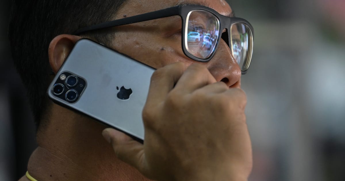 Cum a ajuns aceasta aplicatie porno pe iPhone ul meu
