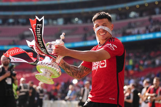 Lisandro Martinez s a accidentat si va lipsi mult timp anunta Manchester United