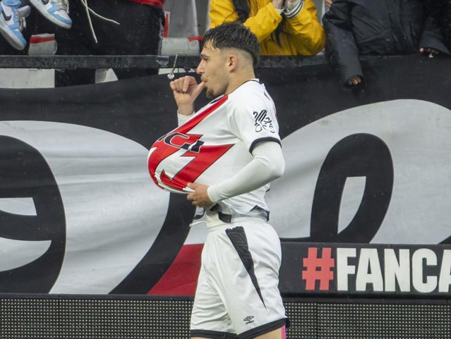 Andrei Ratiu a marcat in Rayo Vallecano Sevilla si a primit nota cea mai mare