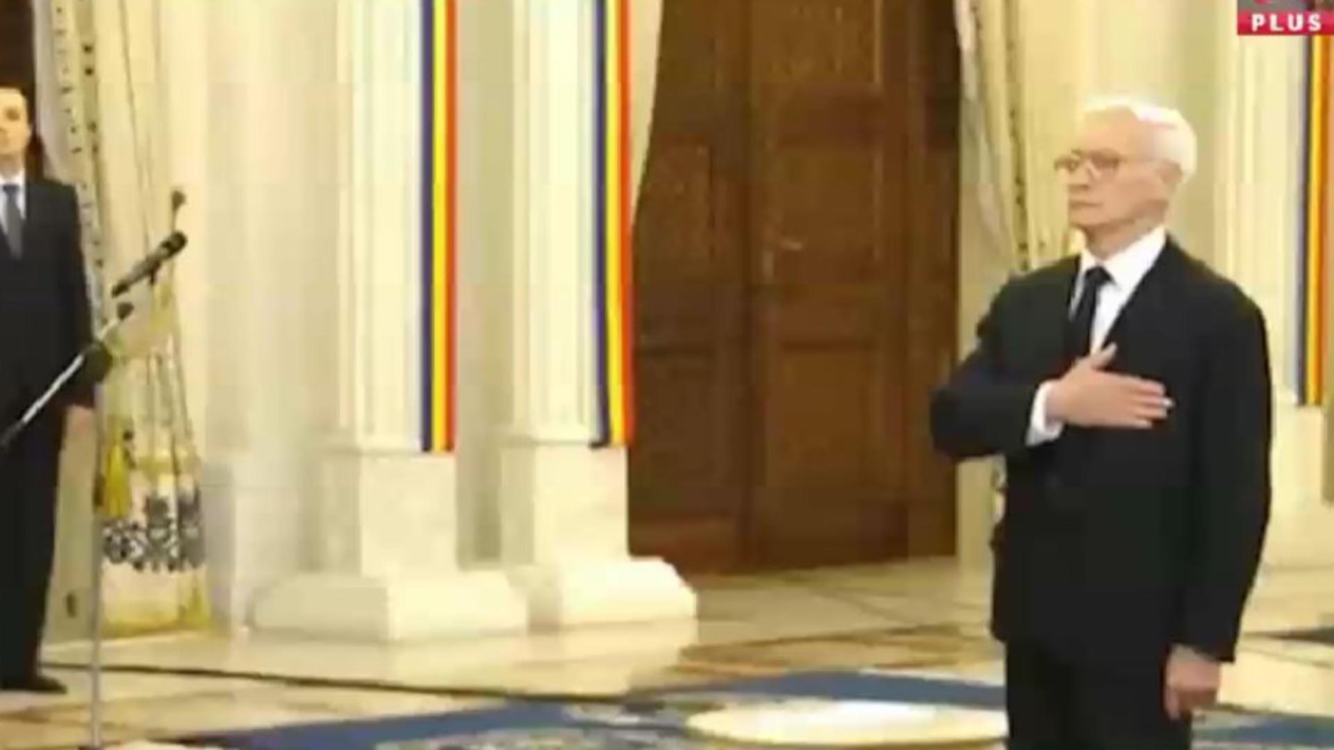 Dublu discurs cum Iohannis a onorat un legionar