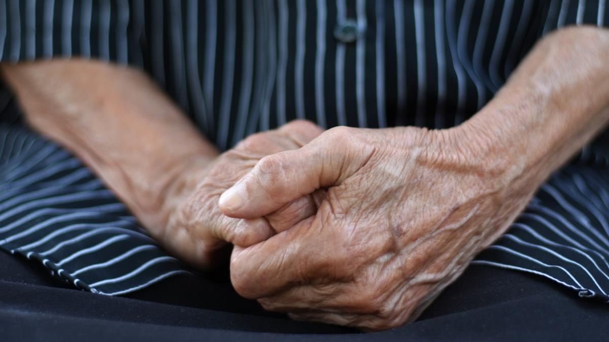 Ministerul Muncii finanteaza servicii sociale pentru batrani