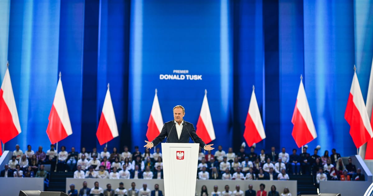 Tusk anunta planul de a pregati toti barbatii polonezi pentru serviciul militar