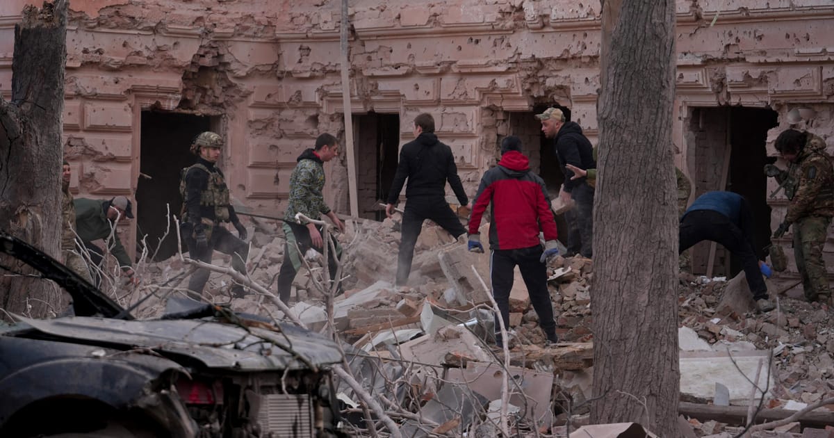 Gasind scuze pentru Putin