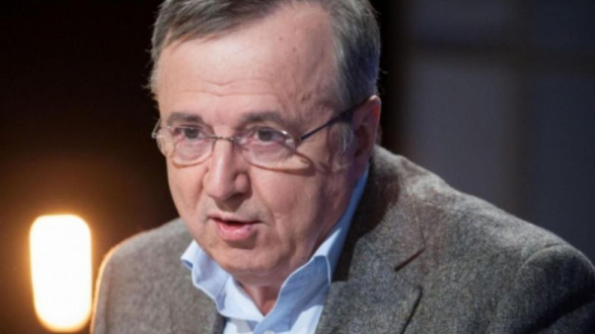 Ion Cristoiu respinge incercarea lui Basescu de a salva rezistii Fostul presedinte atentioneaza asupra unui nou pericol