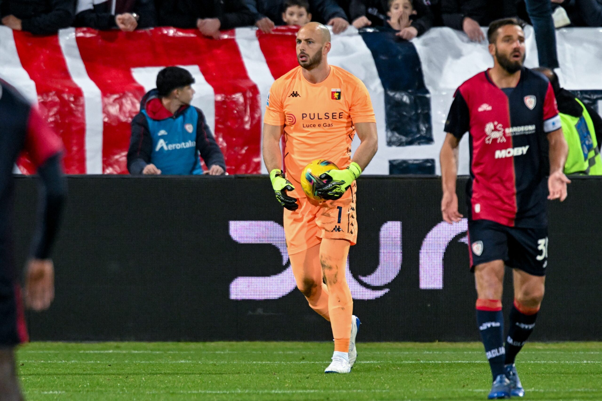 Performantele lui Nicola Leali la Genoa rasplatite Sucu vrea prelungire