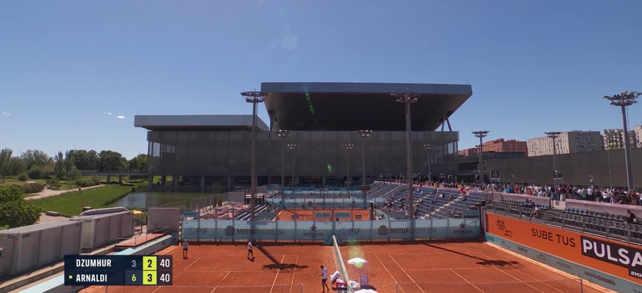 Tenis in timpul zilei Meciul lui Arnaldi la Madrid a continuat fara curent