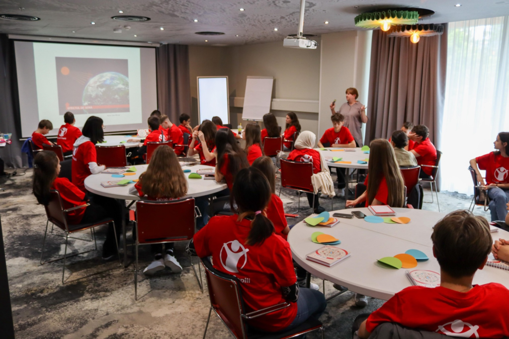 Adolescenții se declară mai puțin mulțumiți de viață 1 Adolescentii se declara mai putin multumiti de viata