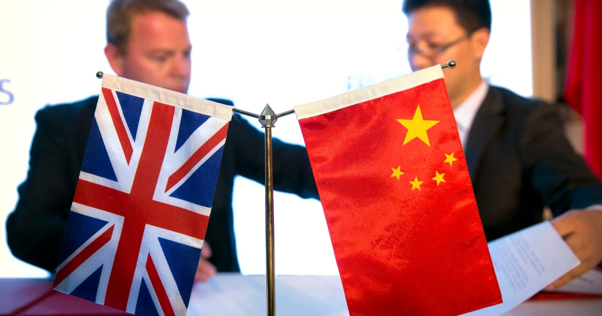 Marea Britanie devine brusc dura cu China pentru un acord cu Trump