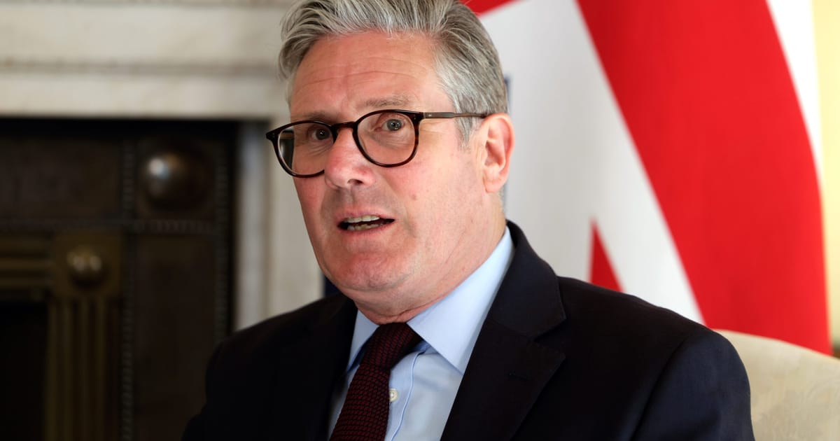 Marea Britanie si Franta fac un mic salut cu pumnul pe fondul schimbarii lui Trump impotriva lui Putin