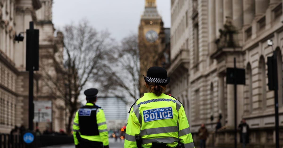 Politia britanica aresteaza iranieni in anchete de terorism