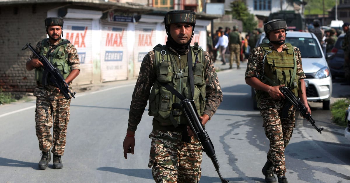 Puterile nucleare India si Pakistan se apropie de razboi Europa priveste cu cea mai mare ingrijorare