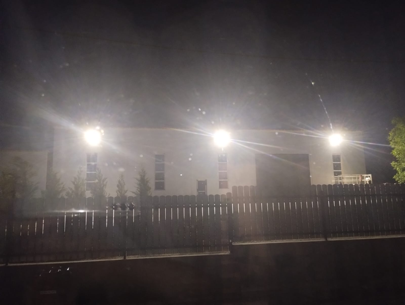 Clujenii din Apahida nemultumiti de luminile unei hale