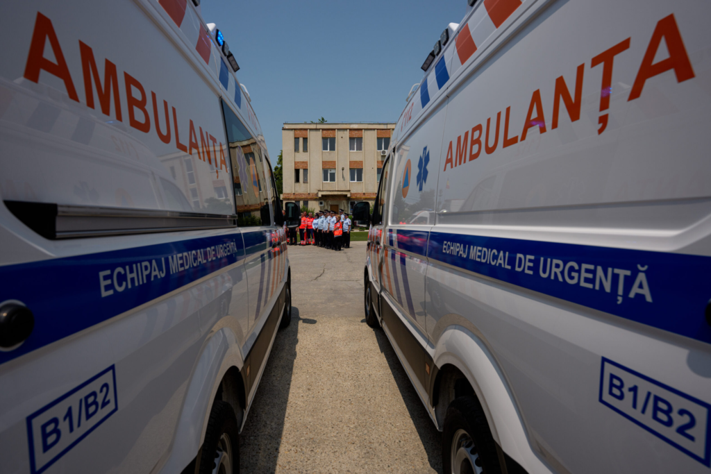 Cosmar Trei adulti si un copil in lift