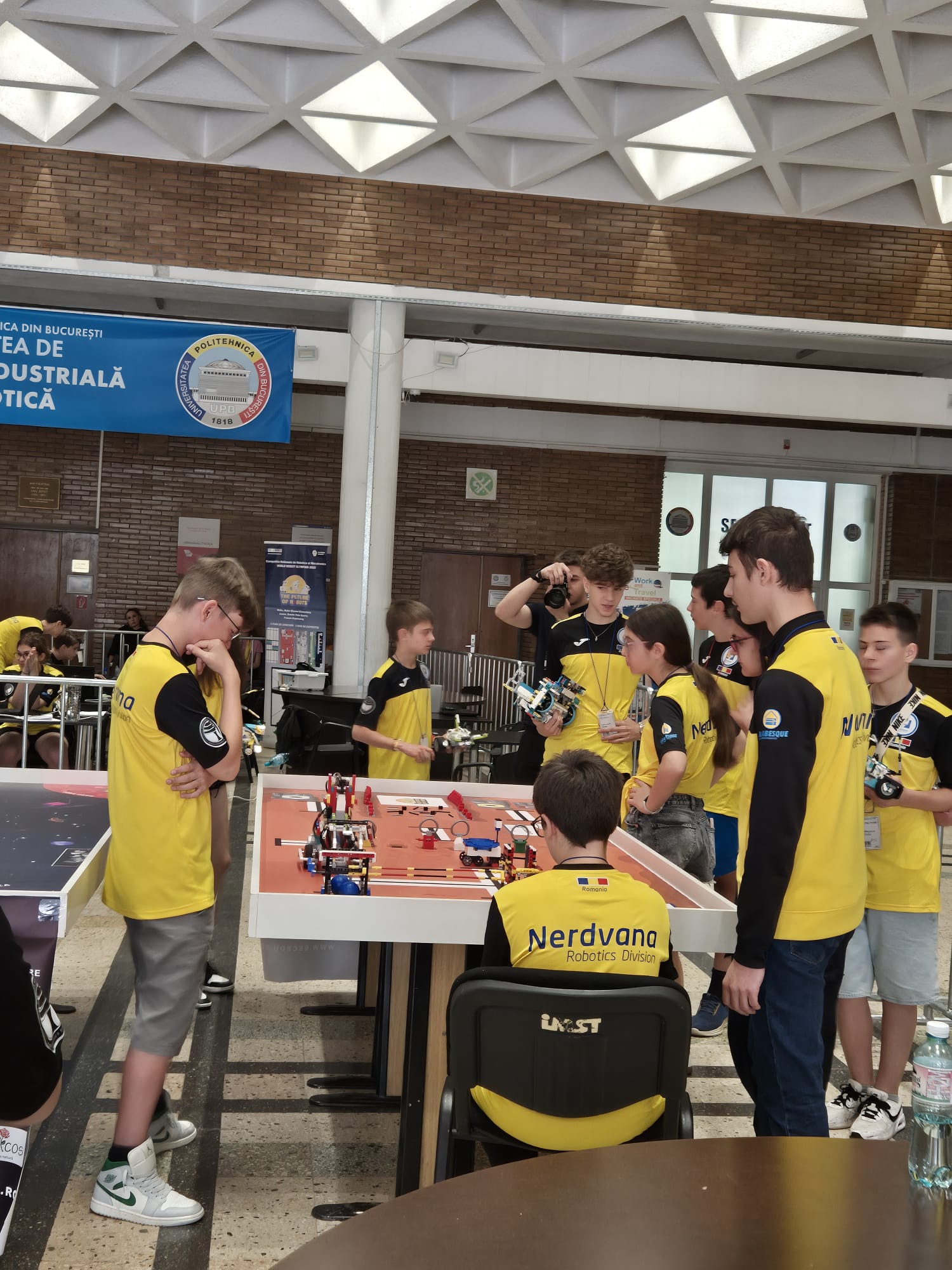 Genii ai tehnologiei la Olimpiada Mondiala a Roboticii