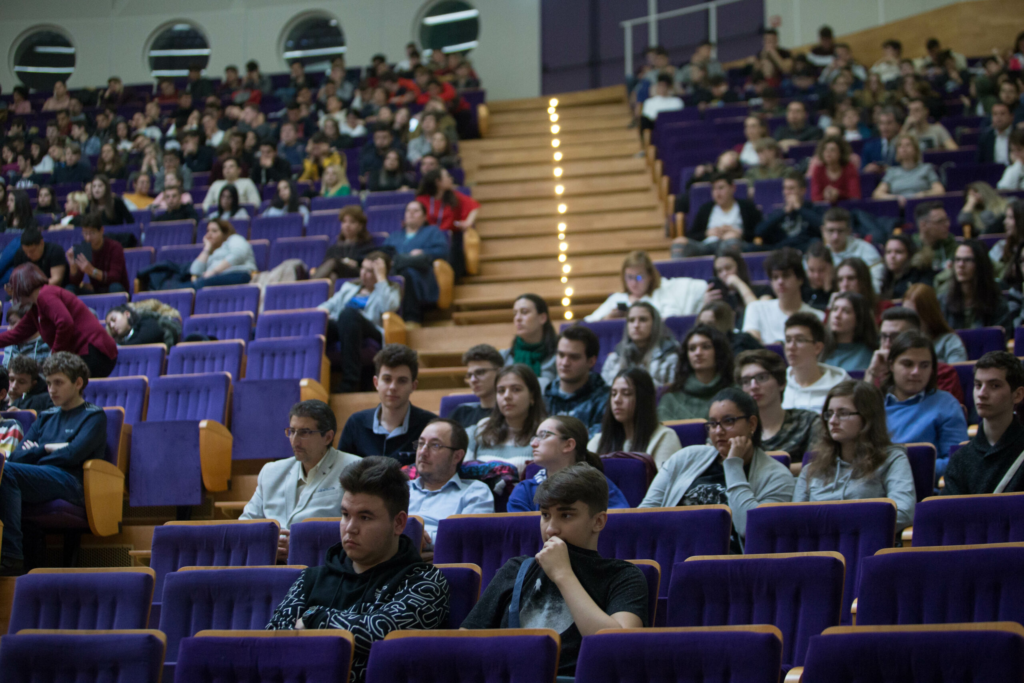 ICCJ obliga Guvernul sa respecte Legea Tinerilor