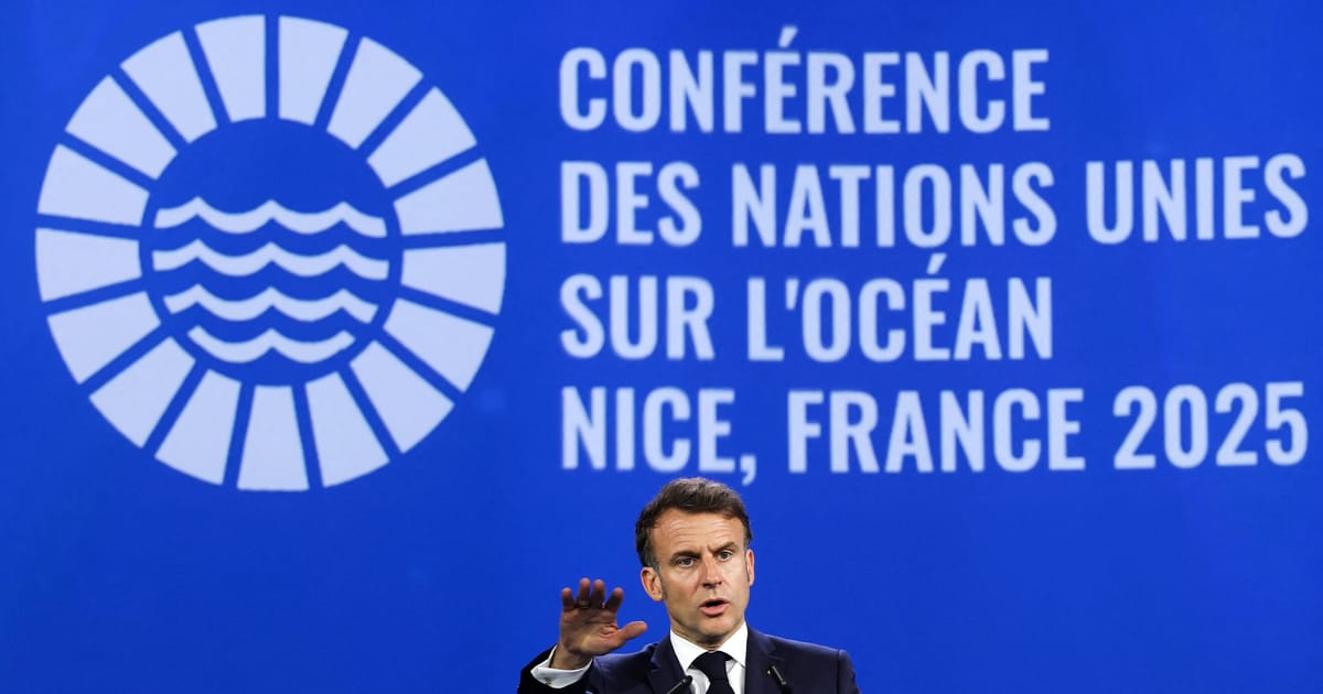 Macron Groenlanda nu este de vanzare nici Antarctica