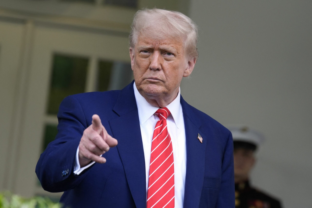 Trump ii linisteste pe studentii chinezi din America