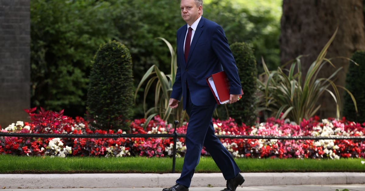 Munca ataca pe Nigel Farage privind