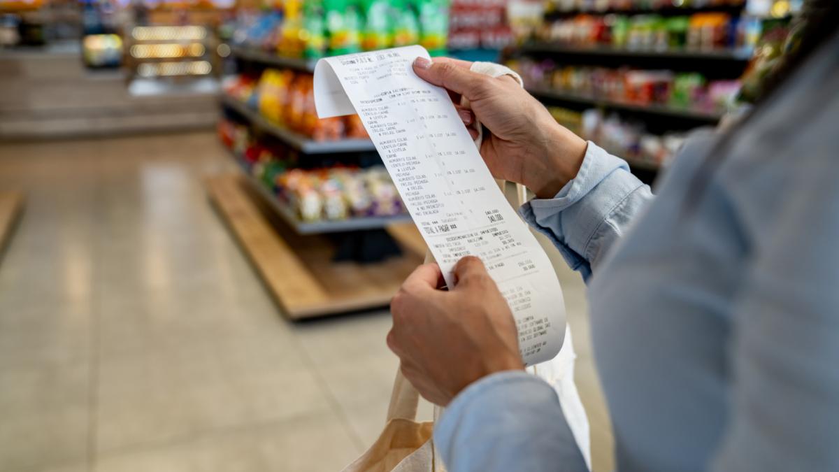 Controale ANAF la magazine pentru verificarea preturilor alimentelor