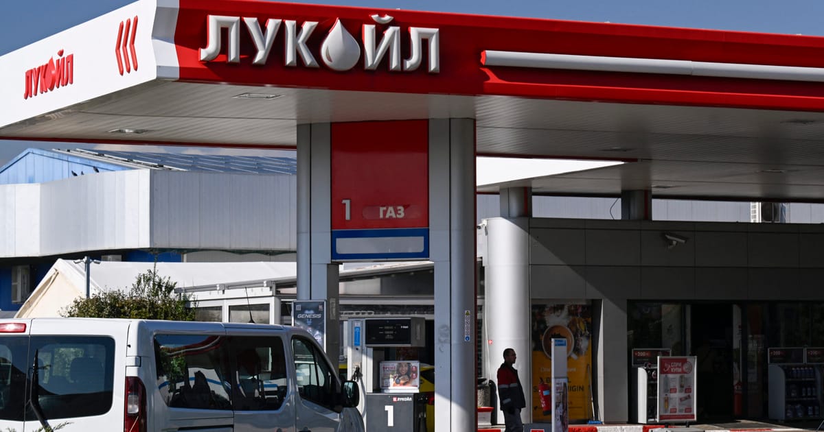Lukoil din Rusia isi va vinde activele externe datorita sanctiunilor din SUA