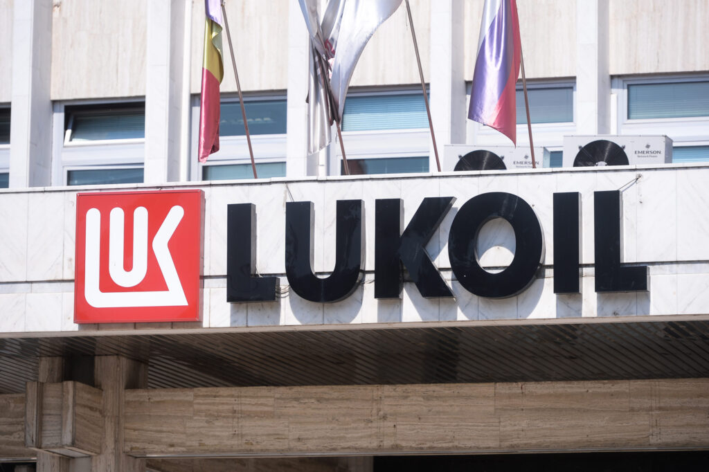 Lukoil in atenia Carlyle Group Reeaua de 22 miliarde dolari