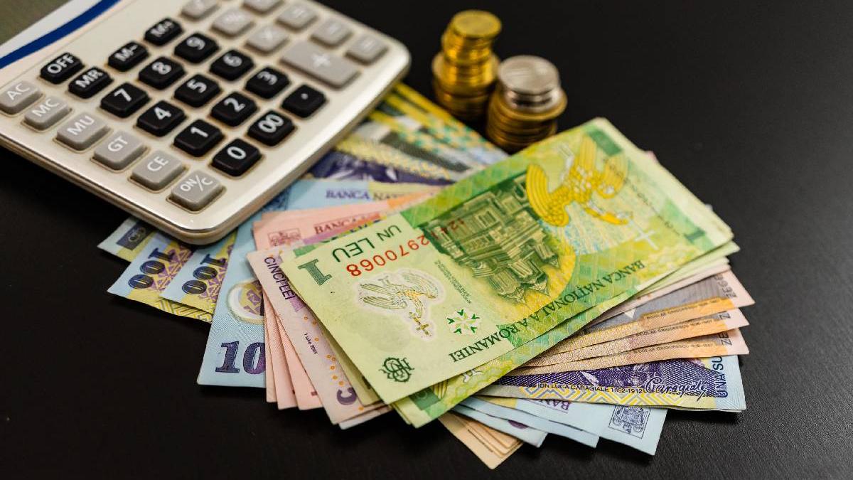 Romanii muncesc o jumatate de luna doar pentru stat Cati bani raman familiilor cu 2 copii