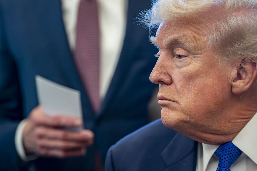 Trump majoreaza tarifele globale la 15 dupa infrangerea de la Curtea Consitutionala a Statelor Unite