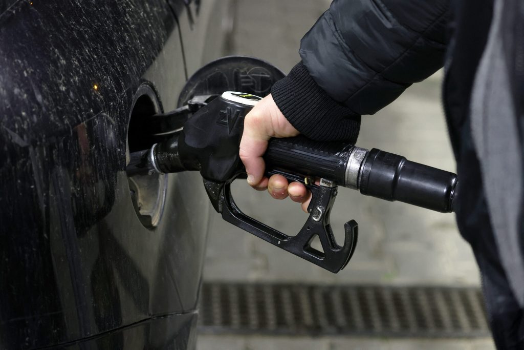 China afectata de situatia din Orientul Mijlociu Beijingul va restrictiona cresterea preturilor la combustibili