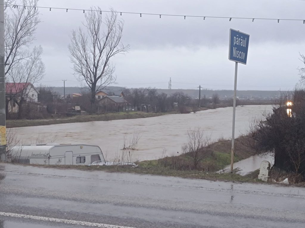 Cod portocaliu de inundatii in Gorj si Mehedinti Cod galben in 17 judete