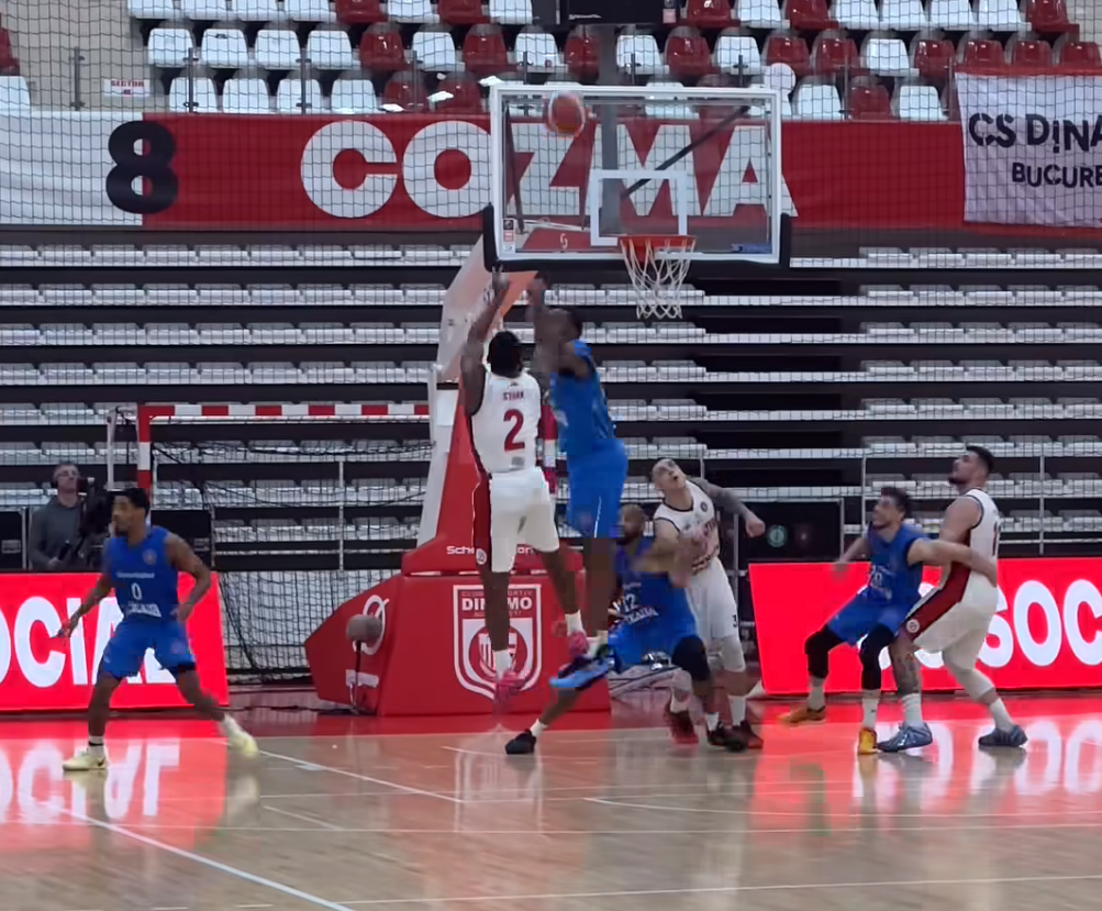 Dinamo isi adjudeca derbiul cu Steaua in campionatul de baschet dupa un cos marcat in ultima secunda