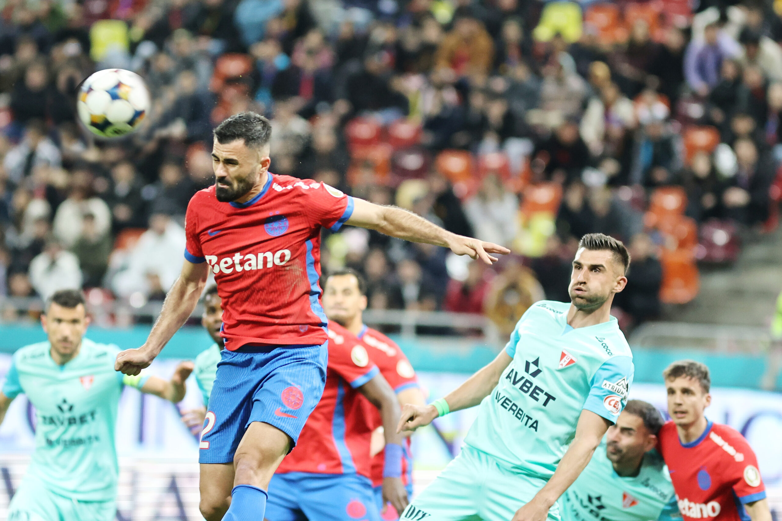 FCSB invinge UTA la limita si se afla pe primul loc in play out ul Superligii de fotbal