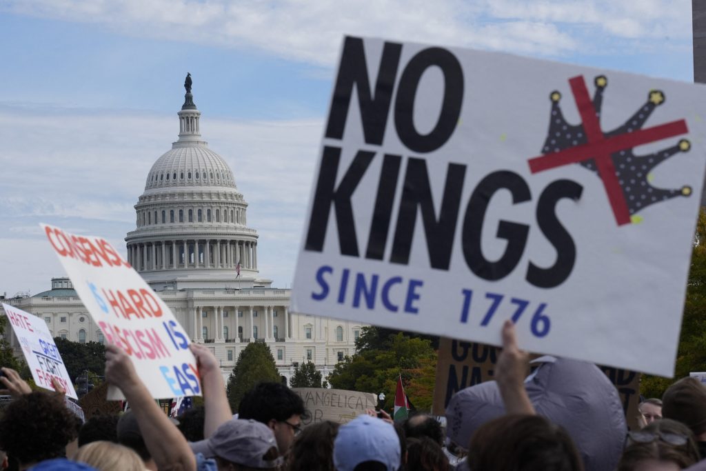 Fara regi Manifestatii mari in SUA impotriva lui Trump Robert De Niro printre participanti Trump trebuie oprit acum