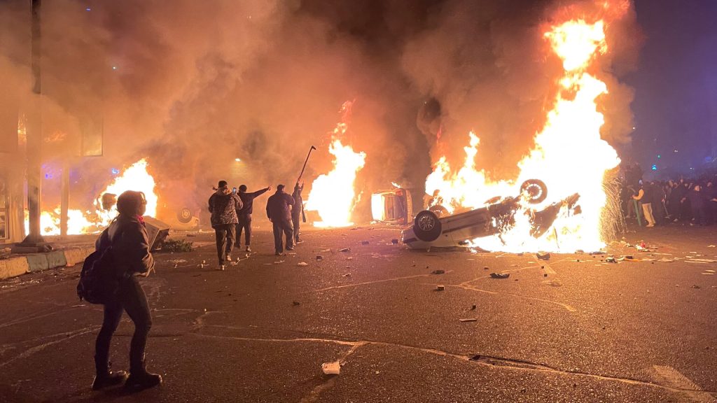 Iranul a declarat o majorare de 60 a salariului minim la doua luni dupa protestele violente