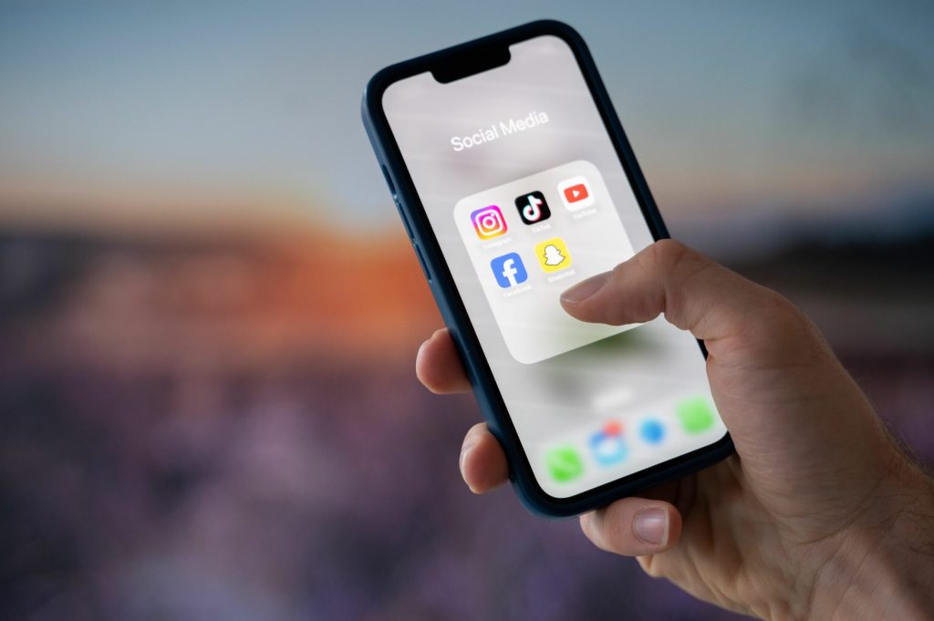 O tara din UE planueste sa restrictioneze accesul copiilor sub 14 ani la retelele sociale