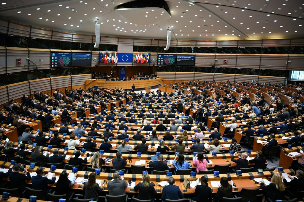 Parlamentul European aproba acordul comercial UESUA impunand conditii stricte