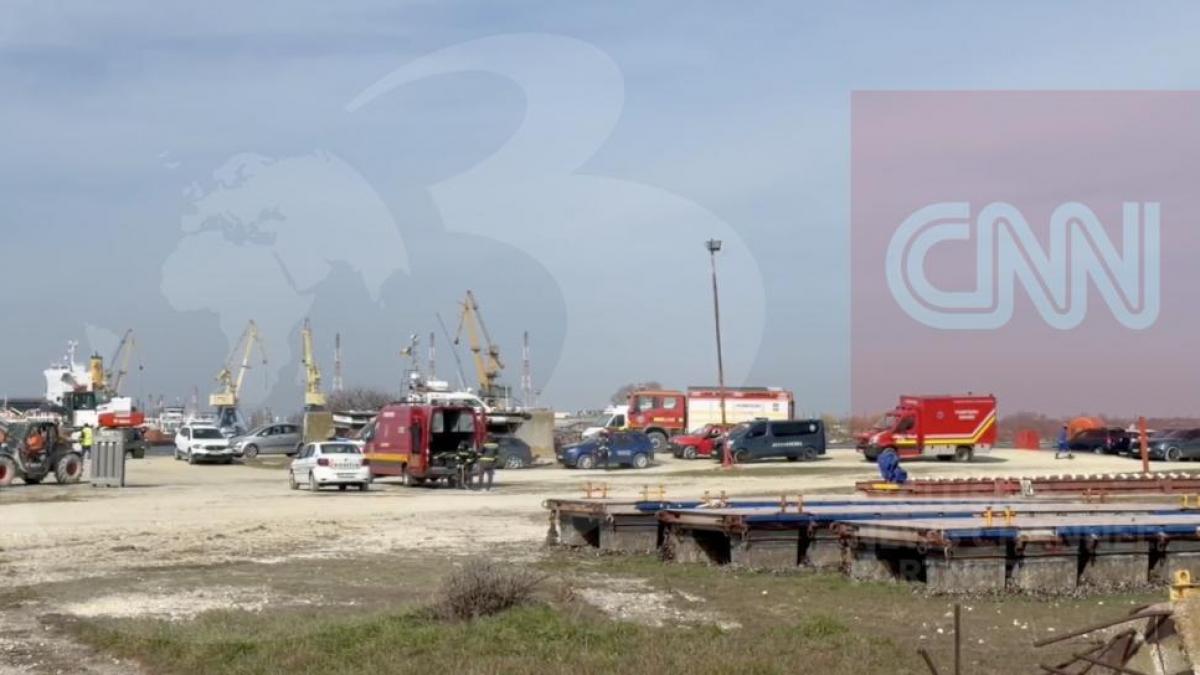 Scafandrii militari continua cautarile persoanelor disparute in urma scufundarii remorcherului