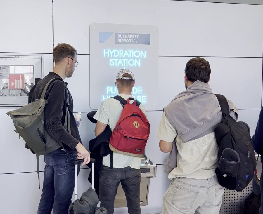 Apa gratuita pentru calatori Primele 10 puncte de hidratare instalate in aeroporturile din Bucuresti