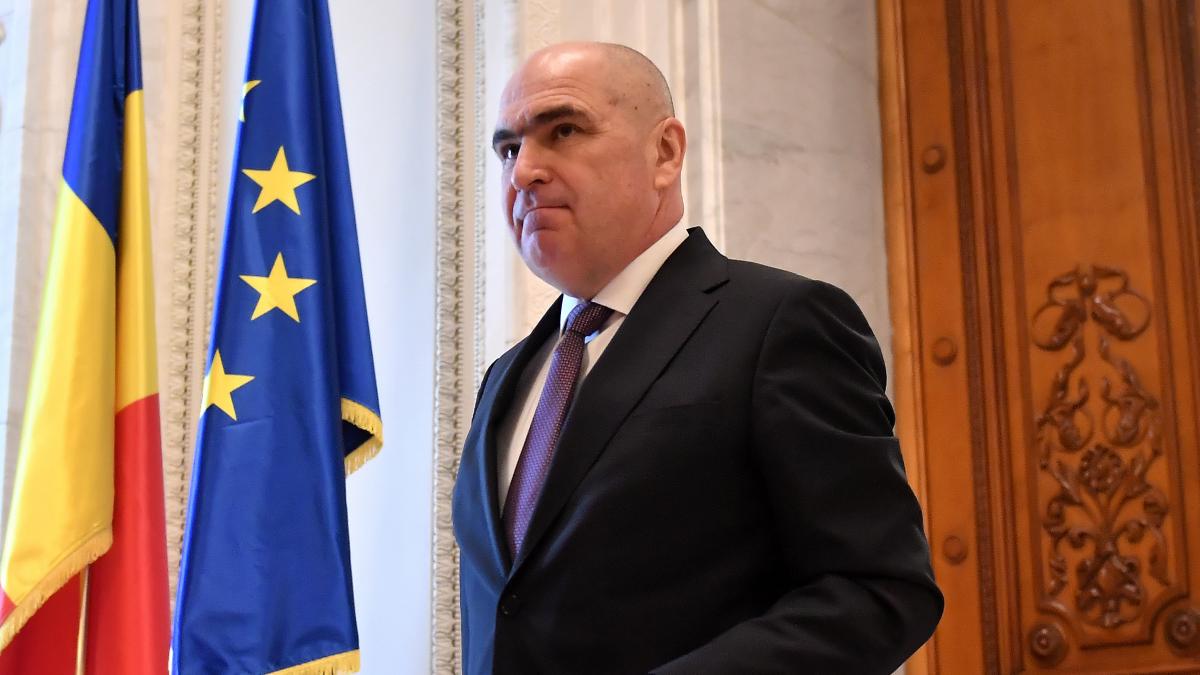 Bolojan va elimina aprobarile de racordare la retelele energetice utilizate de baietii