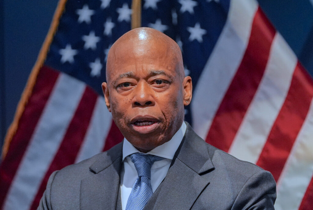 Eric Adams fostul primar al New York ului a devenit cetatean albanez