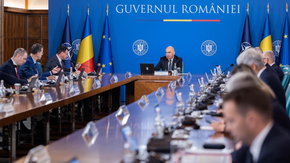 Guvernul a decis sa reduca acciza la motorina cu 30 de bani Nu exista un plan pentru benzina