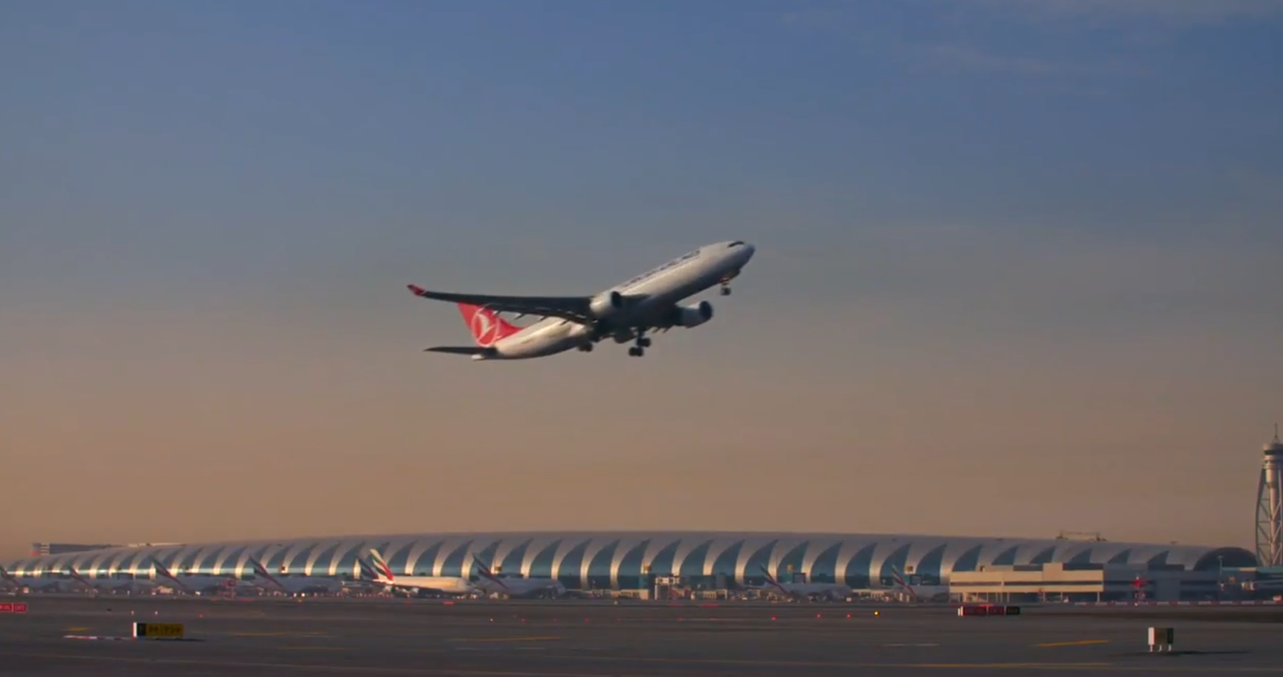 Irakul isi restrictioneaza din nou spatiul aerian