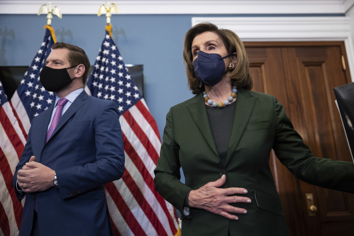 Nancy Pelosi si alti democrati ii cer lui Swalwell sa incheie campania pentru guvernator