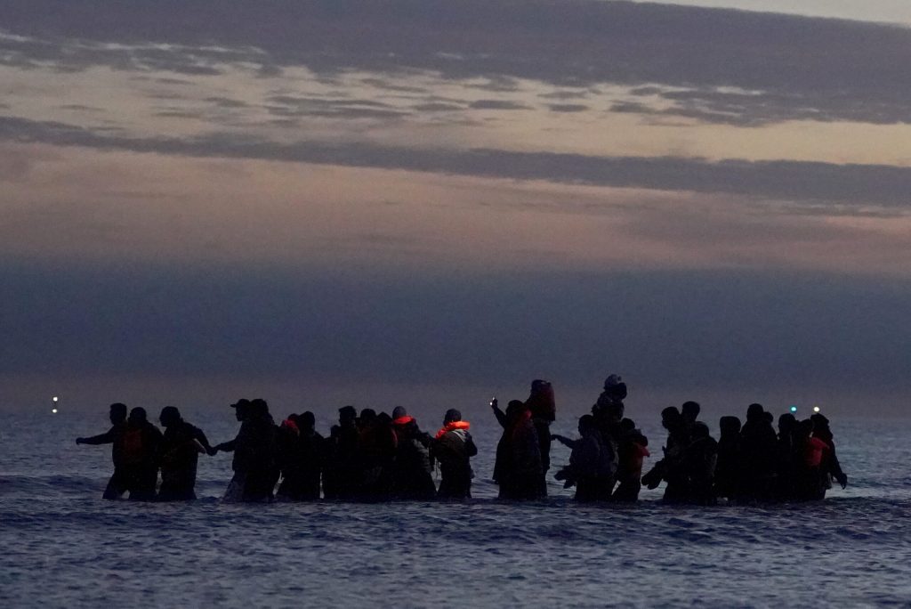 Patru persoane au murit in timp ce incercau sa traverseze Canalul Manecii