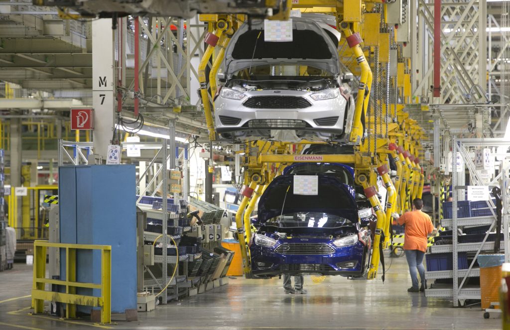 Pentagonul a purtat discutii cu Ford si GM privind sprijinul productiei de armament