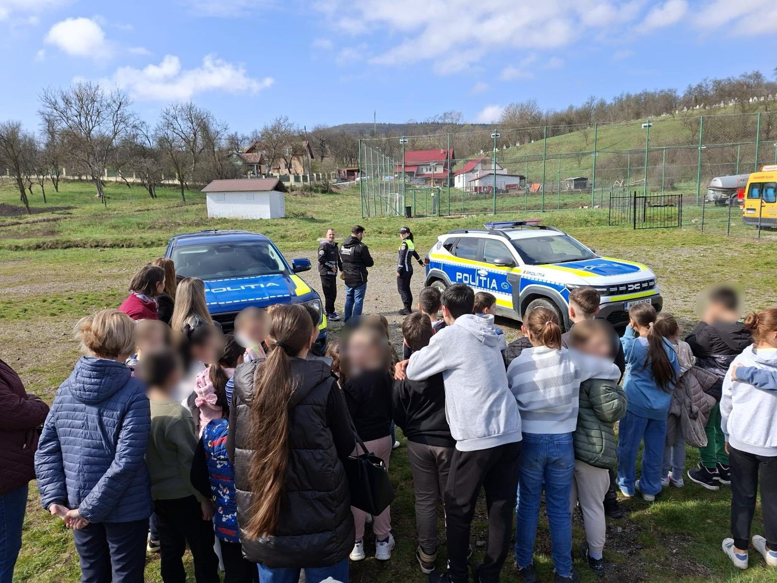 Politistii au intrat in doua scoli din Cluj starnind agitatie printre elevi Ce le au aratat criminalistii i a lasat fara cuvinte