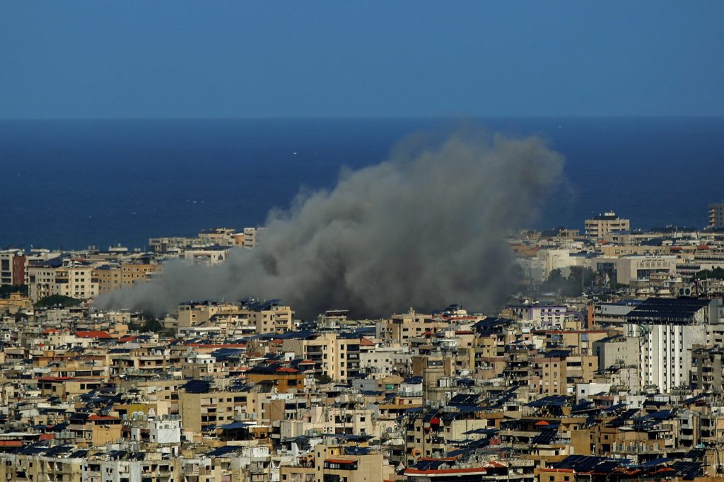 Razboiul din Orientul Mijlociu ziua 34 Trump a avut primul discurs la Casa Alba despre conflict Preturile petrolului au crescut imediat dupa discurs Comandantul armatei Iranul va monitoriza miscrile inamicului cu cea mai mare precizie