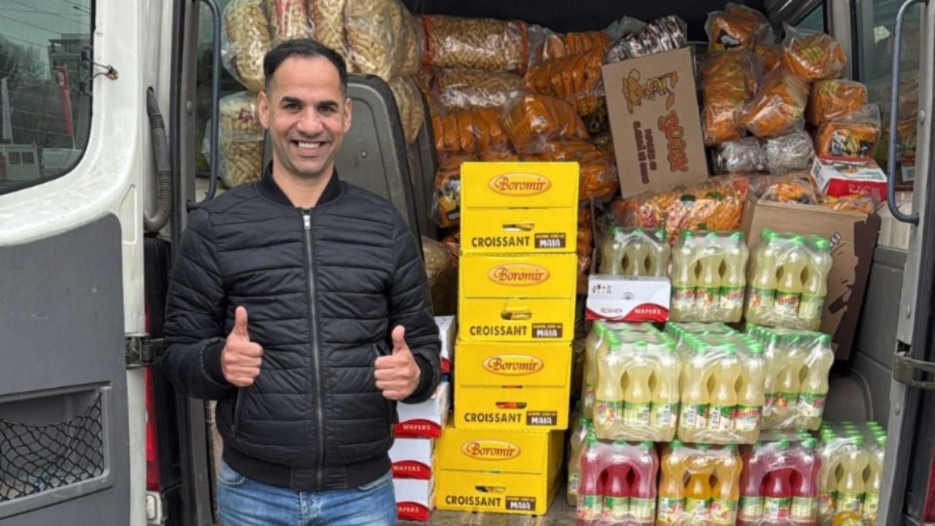 Remus barbatul crescut intr un orfelinat din Cluj se pregateste sa l ajute pe Iepuras cu darurile pentru zeci de copii din centre FOTO