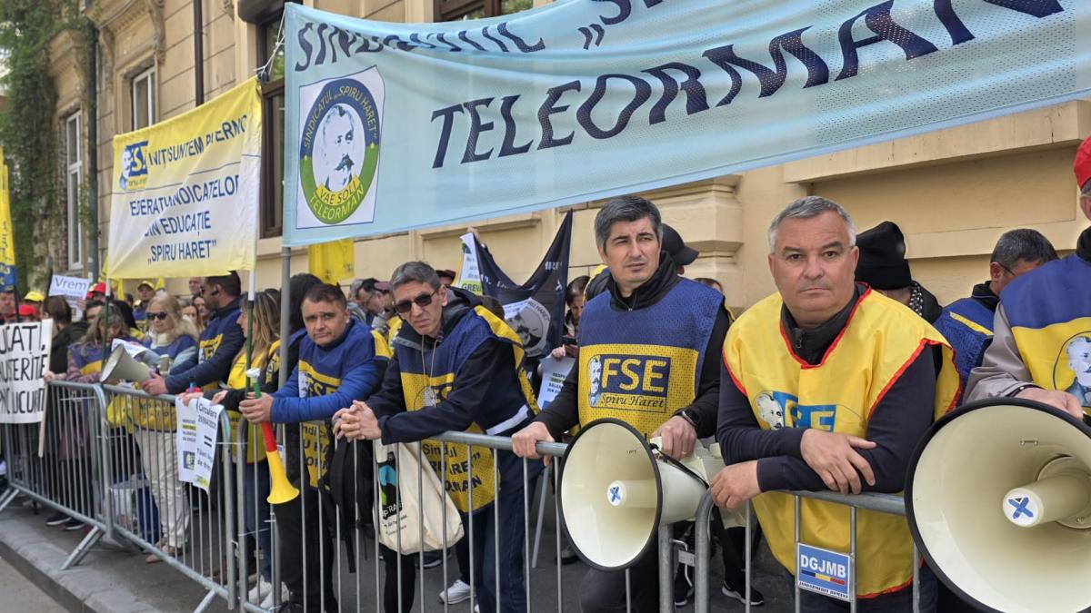 Sindicalistii din Educatie au demonstrat cu sirene si vuvuzele in fata Ministerului Nu ne forta ti sa