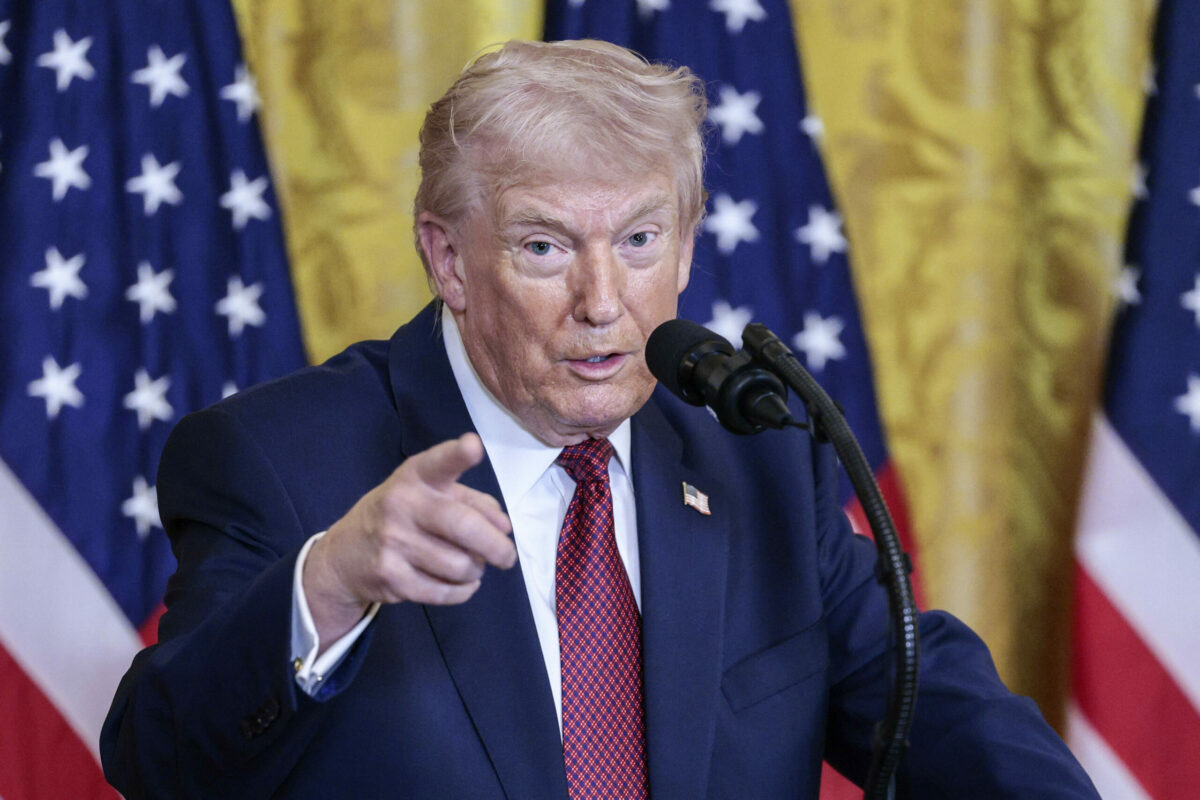 Trump anunta impozite de pana la 100 pentru anumite medicamente importate